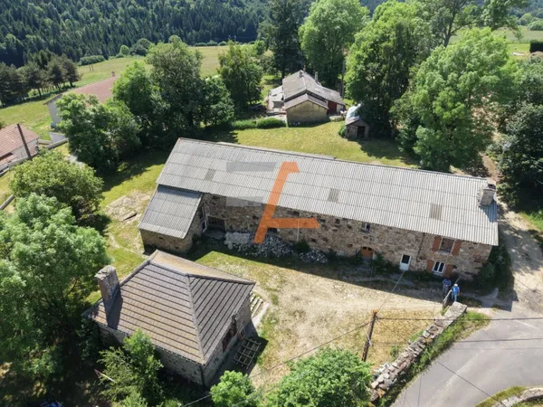 En exclusivité Ensemble immobilier avec corps de ferme à r