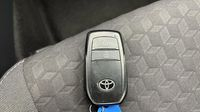 Toyota Yaris 116h Dynamic 5p MY22 — photo 16