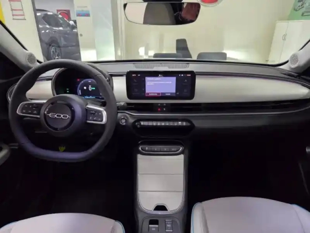 Fiat 600 e 156ch 54kwh la prima