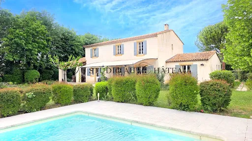Maison 8 pièces 245 m²