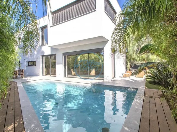 Maison 5 pièces 180 m²