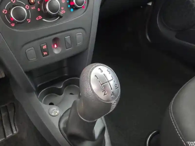 Dacia Sandero eco-g 100 — photo 9