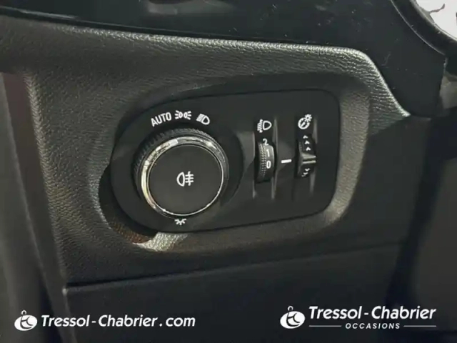 Opel Corsa 1.2 turbo 100 ch bvm6 edition — photo 28