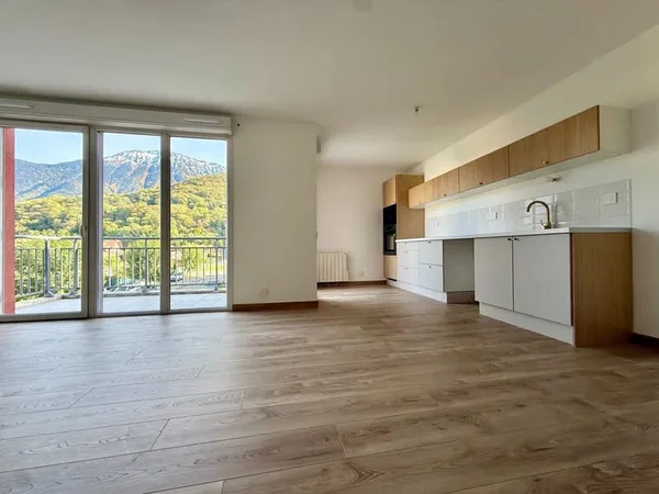Dpt Haute Savoie (74), à vendre FAVERGES appartement T3 100% RENOVE ( 73,21 m2) Expo Sud Est au 2ème