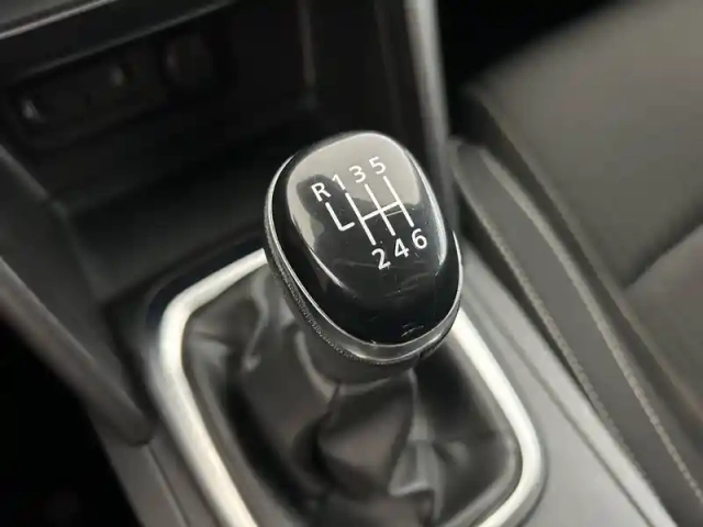 Renault Megane mégane iv berline blue dci 115 — photo 22