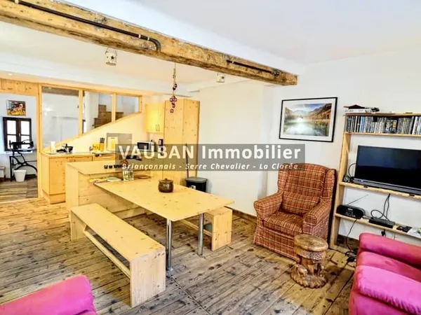 Briançon Immeuble en pleine propriété avec vue sur les rem