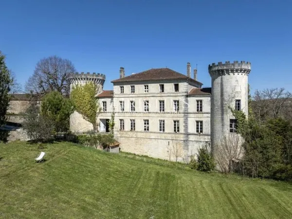 Château 15 pièces 615 m²