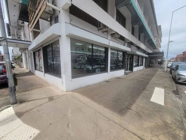 Local commercial 150 m²