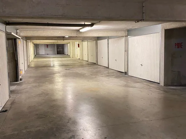 Vends Garage double centre Villefranche