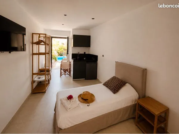 Studio rénové dans villa mont saint clair