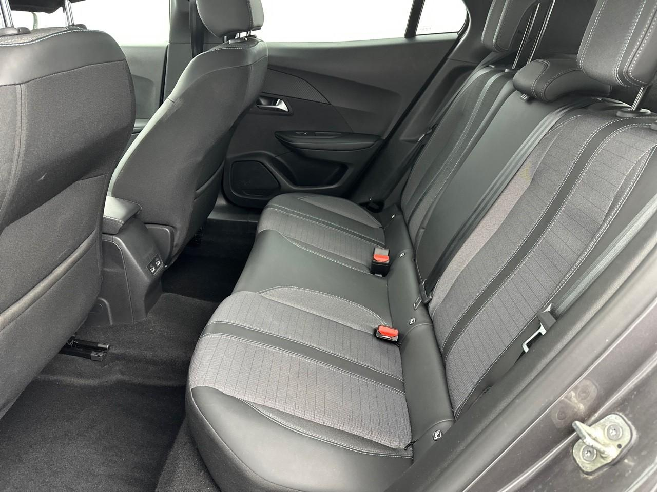 Peugeot 2008 bluehdi 130 s&s eat8 allure pack — photo 12