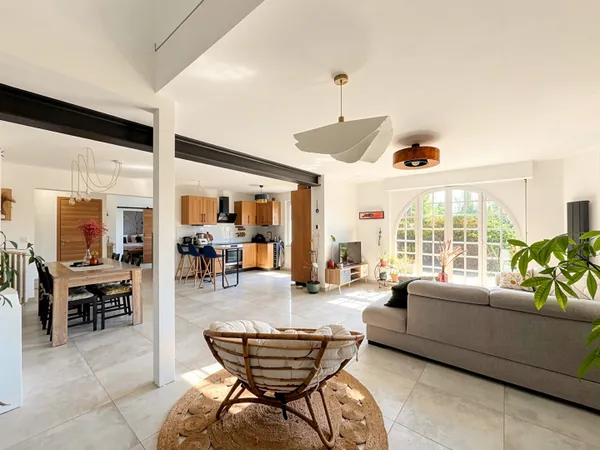 Maison de caractère, 3 chambres, volumes et suite parentale de plain pied ; 155m² - Inzinzac Lochris