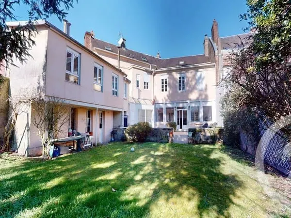 Maison 8 pièces 250 m²