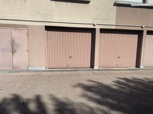 Garage double de 32 M2, à 400 M de la gare SNCF/Routière