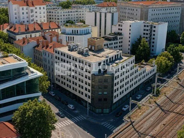 Local commercial 599 m²