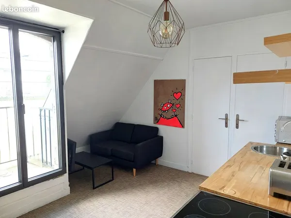 2 pièces équipé avec balcons - République (bail résidence secondaire 12 mois maximum)