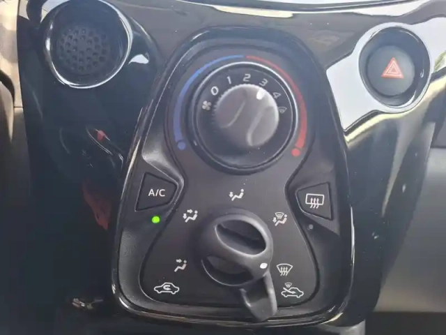 Peugeot 108 vti 72ch s&amp;s bvm5 — photo 28