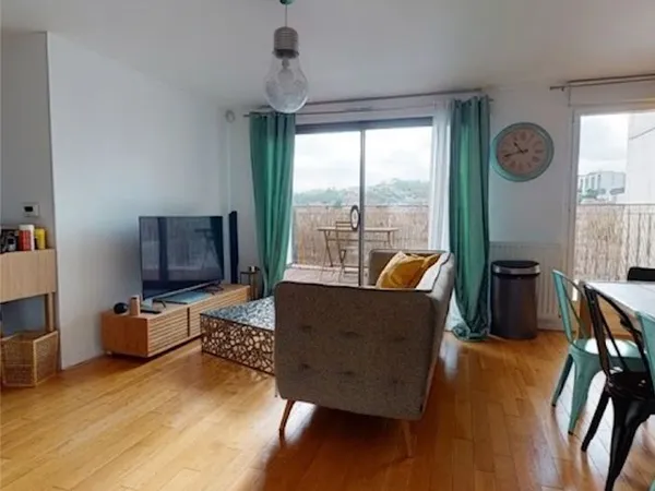 Appartement 4 pièces - 3 chambres - 85 m² - Dernier étage avec Terrasse & Parking