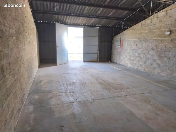 Local d’activité et entrepôt Location Le Coudray 120m² 601€
