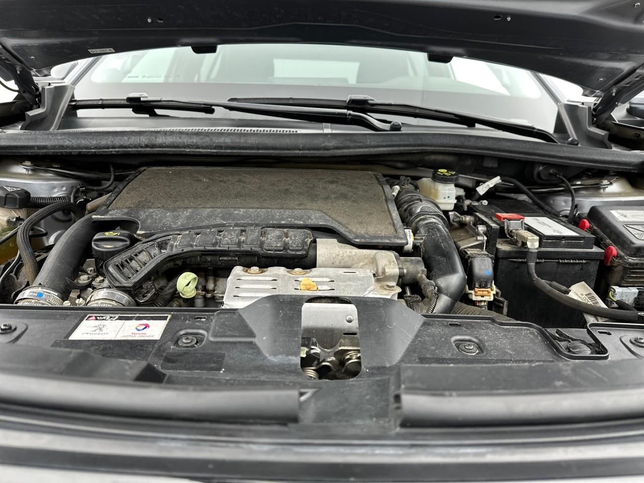 Peugeot 2008 puretech 130 s&s eat8 allure pack — photo 13