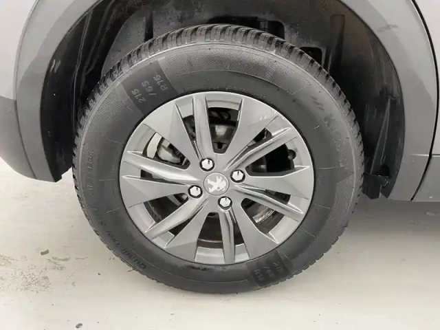 Peugeot 2008 puretech 130 s&amp;s eat8 — photo 19