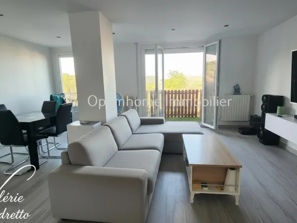 Vente Appartement T3 Hyères (83400) - Entièrement Rénové - Vue Dégagée, Parking & Cave