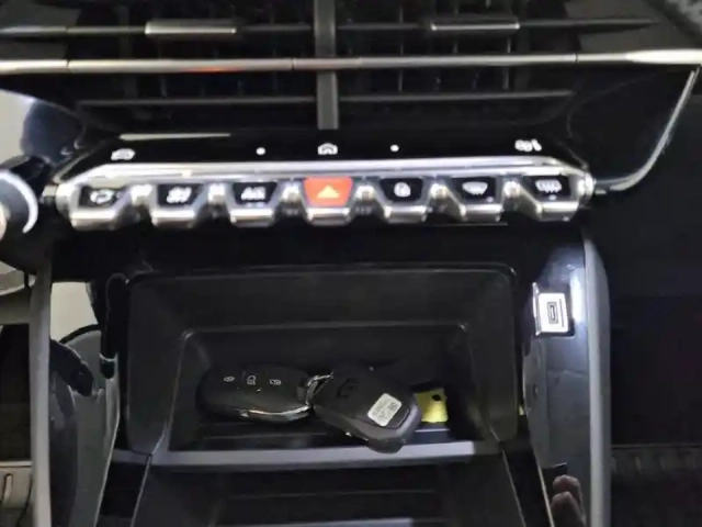 Peugeot 208 puretech 100 s&amp;s bvm6 — photo 24
