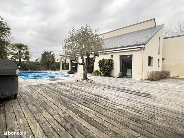 Villa 7 pièces 225 m²