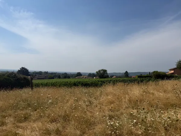 Terrain 900 m²