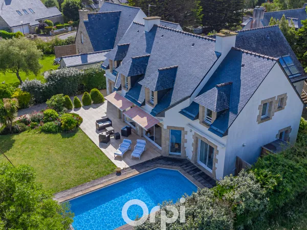 Vends maison élégante avec piscine et espace bien-être - 293m²