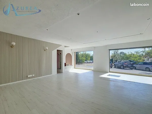 LOCAL COMMERCIAL 119 m² MONTAUROUX