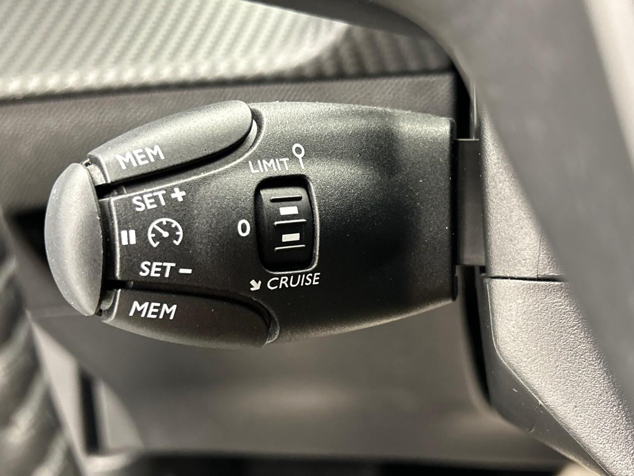 Peugeot 2008 hybrid 136 e-dcs6 active — photo 21