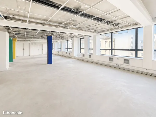 Bureaux 735 m²