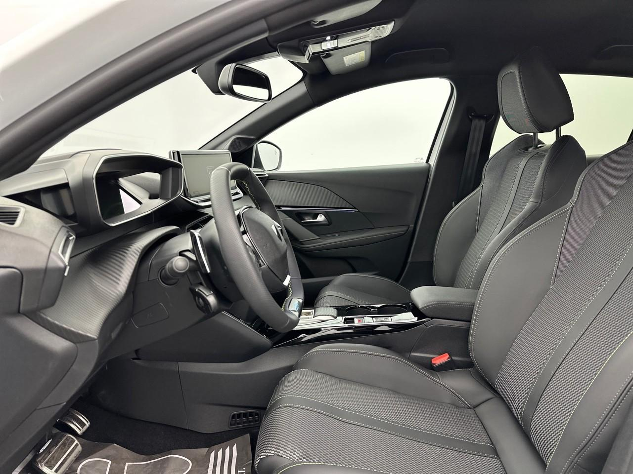 Peugeot 208 hybrid 145 e-dcs6 gt — photo 9