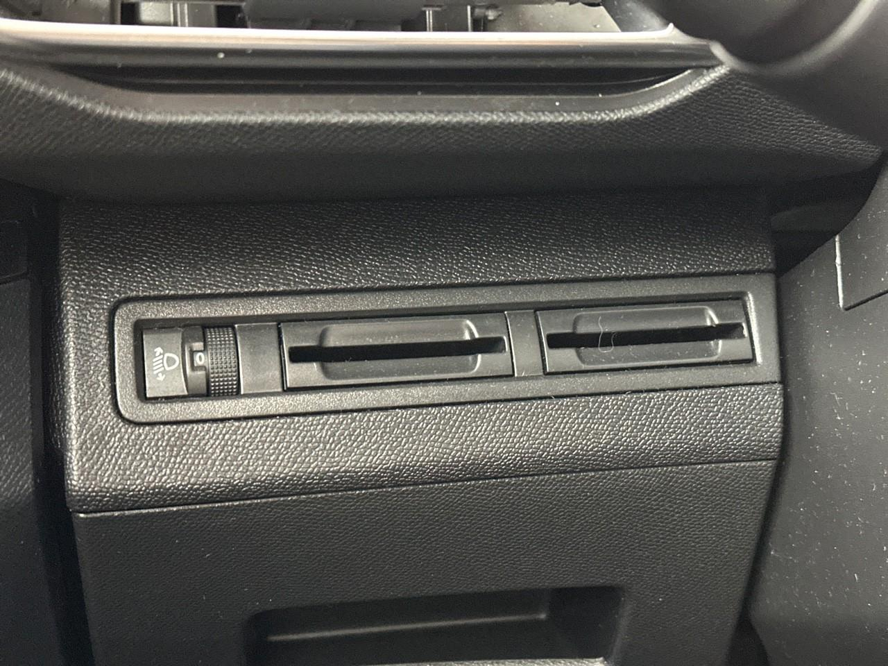 Peugeot 3008 puretech 130ch s&s eat8 active pack — photo 16