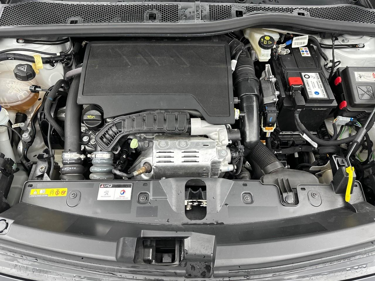 Peugeot 2008 puretech 130 s&s eat8 allure — photo 13