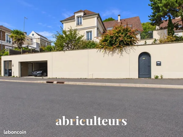Maison 10 pièces 350 m²