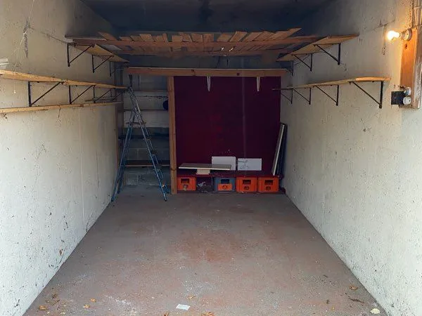 Box fermé de 15 m² à louer à Évry