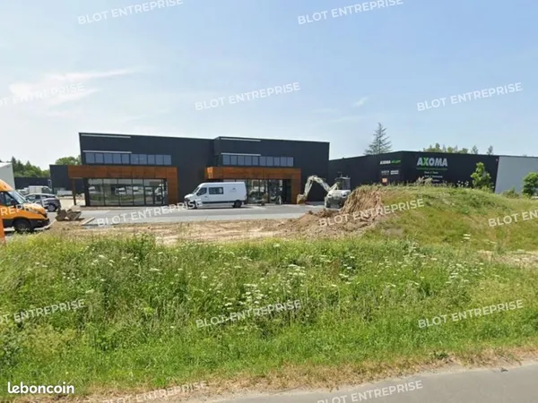 À LOUER - LOCAUX D'ACTIVITÉS - 973 M² - SAINT HERBLAIN