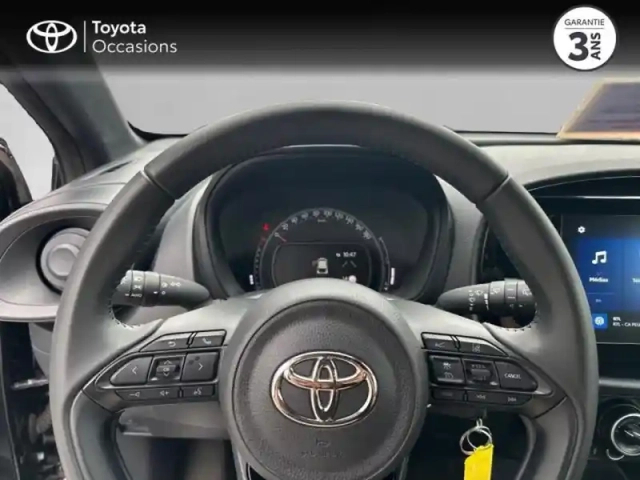 Toyota Aygo x 1.0 vvt-i 72ch dynamic s-cvt my23 — photo 13