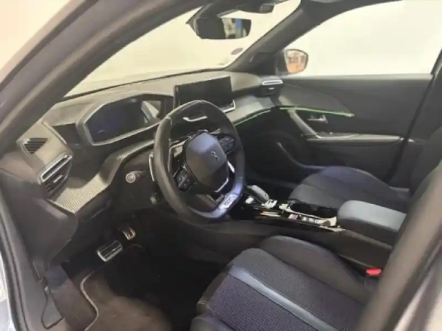 Peugeot 2008 1.2  130 gt eat8 / gps / caméra / carplay — photo 11