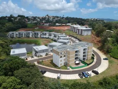 Beau T3 de 72 m² avec terrasse, verdure et vue étang Prix : 197 000 €