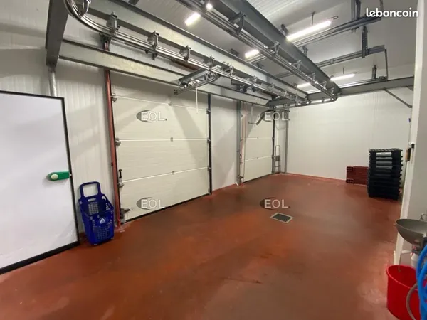 Local industriel 308 m²