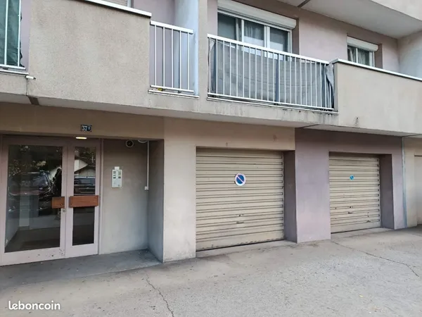 Garage fermé à vendre - Rue de Trey - Besançon