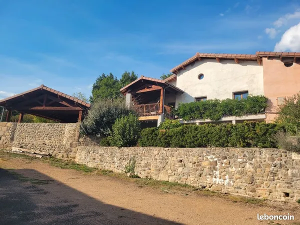 Maison de caractère rénovée - 123 m² - Préau de 125 m² et terrains