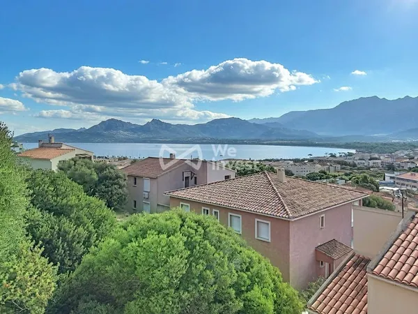 Maison composée de trois logements avec vue mer