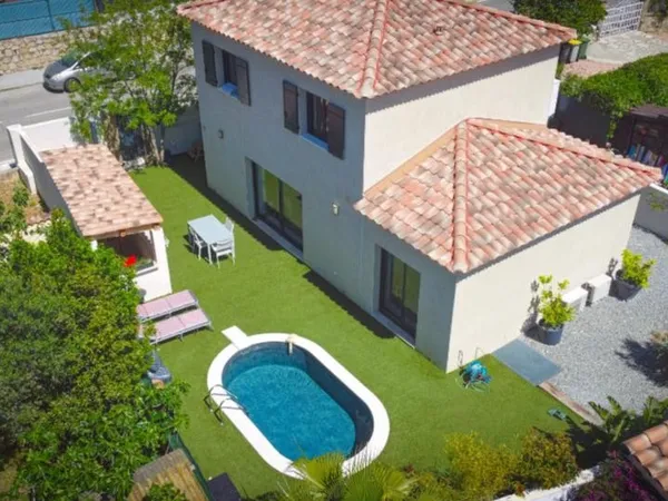 Location Villa moderne 5 pièces avec piscine & vue Mont Coudon à La Farlède (83)