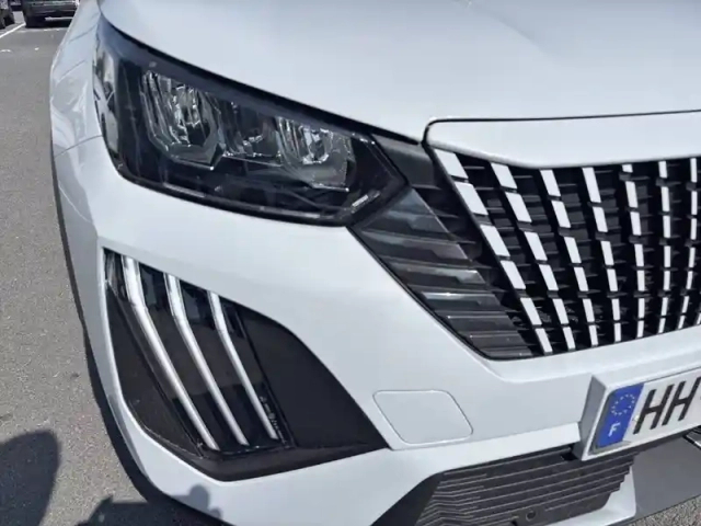 Peugeot 2008 hybrid 145 e-dcs6 — photo 22