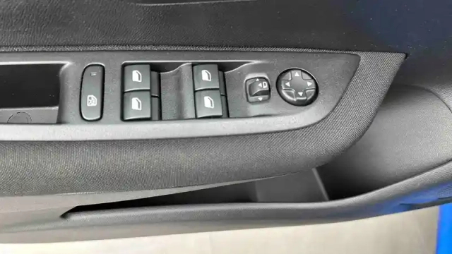 Peugeot 208 electrique 50 kwh 136ch — photo 85