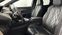 Peugeot 3008 HYBRID4 300ch GT Pack e-EAT8 — photo 12
